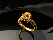 Load image into Gallery viewer, ossua-et-acroamata-jewelery-gothic-goth-memento-mori-skull-solid-gold-skull-band-ring-side-view