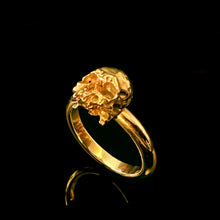 Load image into Gallery viewer, ossua-et-acroamata-jewelery-gothic-goth-memento-mori-skull-solid-gold-skull-band-ring-side-view