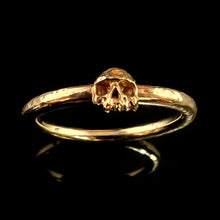 Load image into Gallery viewer, ossua-et-acroamata-jewelery-gothic-goth-memento-mori-skull-solid-gold-skull-stacker-ring