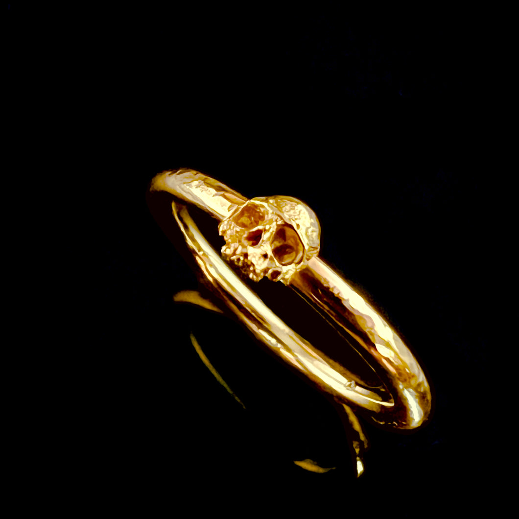 ossua-et-acroamata-jewelery-gothic-goth-memento-mori-skull-solid-gold-skull-stacker-ring