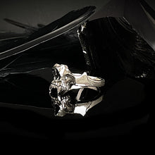 Load image into Gallery viewer, ossua-et-acroamata-jewelery-movie-props-trivia-gothic-goth-gothic-memento-mori-sterling-silver-925-vampire-jawbone-ring