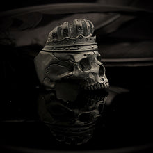 Load image into Gallery viewer, King Skull Ring | Black Skull Ring | OSSUA et ACROMATA