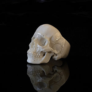 ossua-et-acroamata-jewelery-gothic-goth-mythology-spirit-spirituality-memento-mori-skulls-bone-hand-craved-antler-deerantler-Full-Skull-Ring