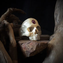 Load image into Gallery viewer, 3rd Eye Ring | Red Eye Skull Ring | OSSUA et ACROMATA