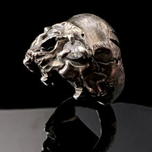 Load image into Gallery viewer, Envy Skull Ring