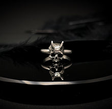 Load image into Gallery viewer, ossua-et-acroamata-jewelery-movie-props-trivia-gothic-goth-gothic-memento-mori-sterling-silver-925-azazel-band-ring
