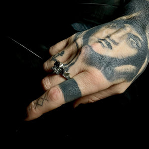 kathleen-wearing-ossua-et-acroamata-jewelery-movie-props-trivia-gothic-goth-gothic-memento-mori-sterling-silver-925-human-jvampire-awbone-ring