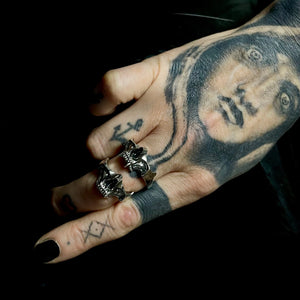 kathleen-wearing-ossua-et-acroamata-jewelery-movie-props-trivia-gothic-goth-gothic-memento-mori-sterling-silver-925-human-jvampire-awbone-ring