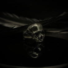 Load image into Gallery viewer, ossua-et-acroamata-jewelery-gothic-goth-memento-mori-sterling-silver-night_marble_skull-ring