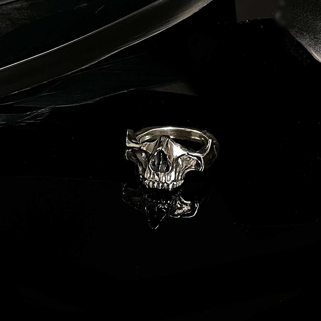 ossua-et-acroamata-jewelery-movie-props-trivia-gothic-goth-gothic-memento-mori-sterling-silver-925-human-jawbone-ring