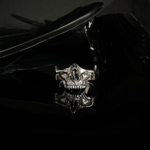 ossua-et-acroamata-jewelery-movie-props-trivia-gothic-goth-gothic-memento-mori-sterling-silver-925-human-jawbone-ring