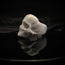 Load image into Gallery viewer, ossua-et-acroamata-jewelery-gothic-goth-memento-mori-marble-skull-ring