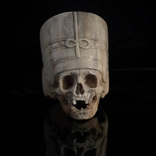 Load image into Gallery viewer, ossua-et-acroamata-jewelery-gothic-goth-devil-demon-memento-mori-egypt-egyptian-pharao-bone-hand-craved-antler-deerantler-Nefertiti-Skull-Ring