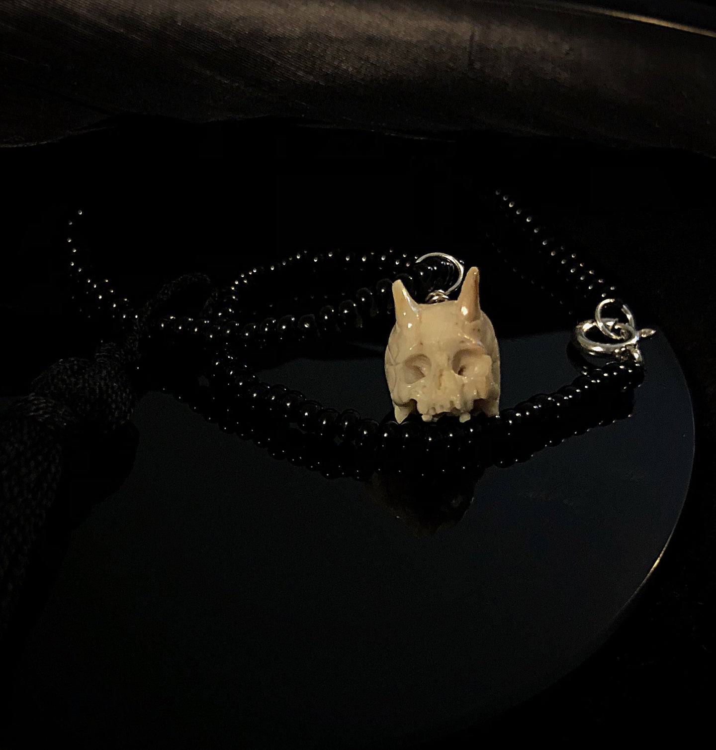 ossua-et-acroamata-jewelery-gothic-goth-devil-demon-memento-mori-sterling-silver-bone-hand-craved-gemstones-beads-antler-deerantler-Azazel-Anklet