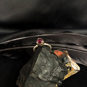 ossua-et-acroamata-jewelery-gothic-goth-gothic-gemstones-gems-memento-mori-sterling-silver-925-Drop-of-Vigor-Ring