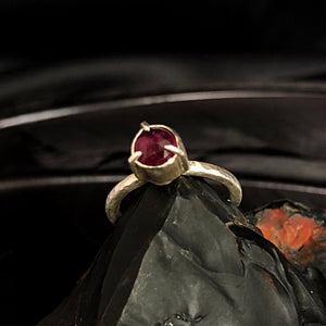 ossua-et-acroamata-jewelery-gothic-goth-gothic-gemstones-gems-memento-mori-sterling-silver-925-Drop-of-Vigor-Ring