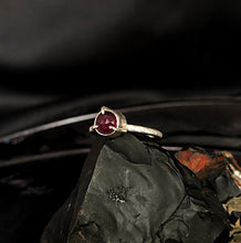 Load image into Gallery viewer, ossua-et-acroamata-jewelery-gothic-goth-gothic-gemstones-gems-memento-mori-sterling-silver-925-Drop-of-Vigor-Ring