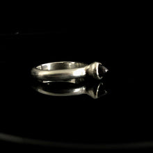 Load image into Gallery viewer, ossua-et-acroamata-jewelery-gothic-goth-gothic-gemstones-gems-memento-mori-sterling-silver-925-dark-spark-ring