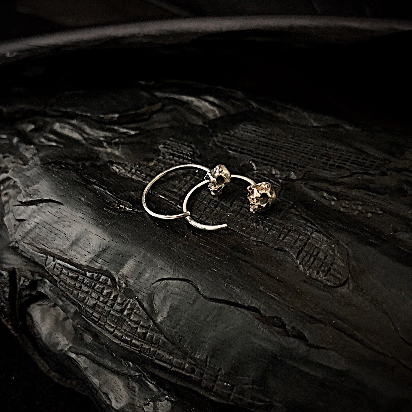 ossua-et-acroamata-jewelery-gothic-goth-gothic-memento-mori-sterling-silver-925-Skull-earhoops