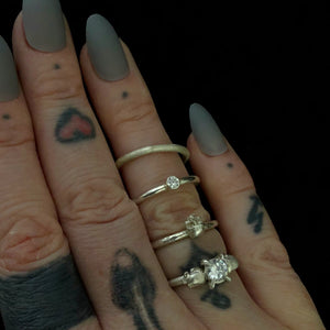 Kathleen wearing ossua-et-acroamata-jewelery-gothic-goth-gothic-memento-mori-sterling-silver-925-diamond-stacker-ring-01