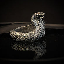Load image into Gallery viewer, Cobra Snake Ring | King Cobra Ring Collection | OSSUA et ACROMATA