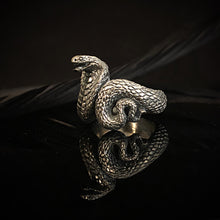 Load image into Gallery viewer, Cobra Snake Ring | King Cobra Ring Collection | OSSUA et ACROMATA