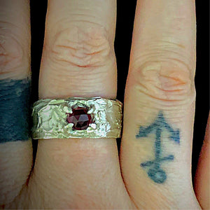 Kathleen wearing ossua-et-acroamata-jewelery-gothic-goth-gothic-ruby-gemstone-gems-gem-memento-mori-sterling-silver-925-Fury-Ring