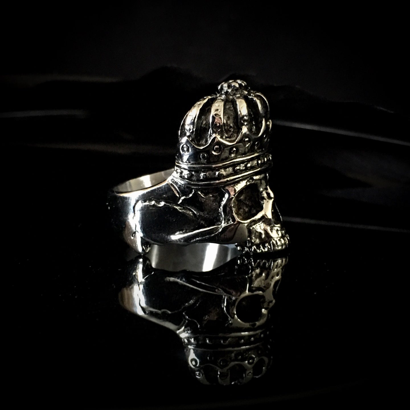 ossua-et-acroamata-jewelery-gothic-goth-gothic-steel-steeljewellery-skull-skulls-memento-mori-Steel-Dead-King