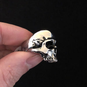 ossua-et-acroamata-jewelery-gothic-goth-gothic-steel-steeljewellery-skull-skulls-memento-mori-Steel-Skull-Ring