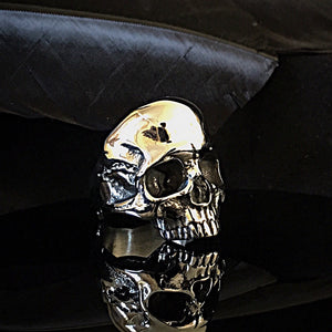 ossua-et-acroamata-jewelery-gothic-goth-gothic-steel-steeljewellery-skull-skulls-memento-mori-Steel-Skull-Ring