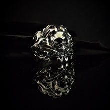 Load image into Gallery viewer, ossua-et-acroamata-jewelery-gothic-goth-gothic-steel-steeljewellery-skull-skulls-memento-mori-Steel-Victorian-Skull-Ring