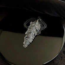 Load image into Gallery viewer, ossua-et-acroamata-jewelery-gothic-goth-gothic-witch-witches-magic-hexe-memento-mori-sterling-silver-925-Raven-Feather-Necklace