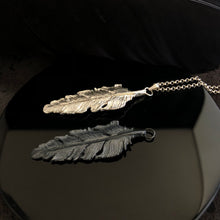 Load image into Gallery viewer, ossua-et-acroamata-jewelery-gothic-goth-gothic-witch-witches-magic-hexe-memento-mori-sterling-silver-925-Raven-Feather-Necklace