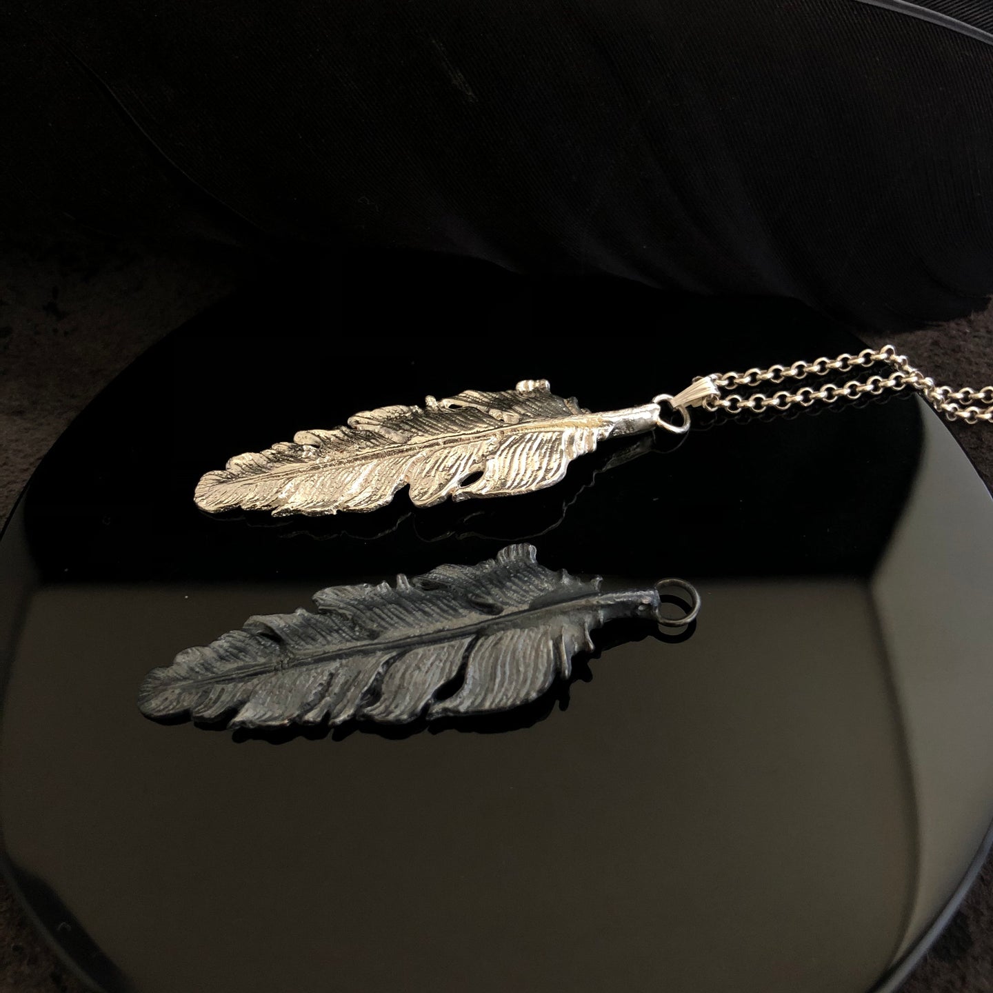 ossua-et-acroamata-jewelery-gothic-goth-gothic-witch-witches-magic-hexe-memento-mori-sterling-silver-925-Raven-Feather-Necklace