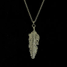 Load image into Gallery viewer, ossua-et-acroamata-jewelery-gothic-goth-gothic-witch-witches-magic-hexe-memento-mori-sterling-silver-925-Raven-Feather-Necklace