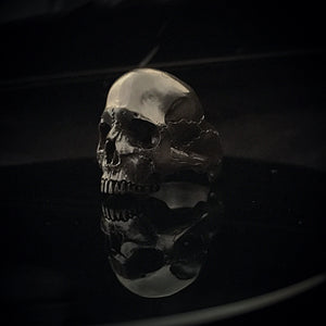 ossua-et-acroamata-jewelery-gothic-goth-memento-mori-night_marble_skull-ring