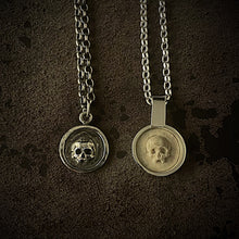 Load image into Gallery viewer, ossua-et-acroamata-jewelery-gothic-goth-memento-mori-sterling-silver 925 memento mori necklace bone edition comparison with silver version