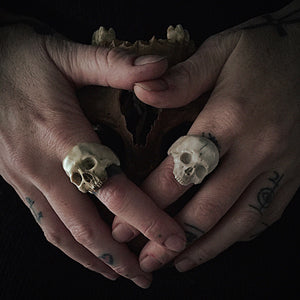 Kathleen wearing ossua-et-acroamata-jewelery-gothic-goth-memento-mori-sterling-silver-bone-hand-craved-antler-deerantler-skull-ring