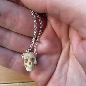 ossua-et-acroamata-jewelery-gothic-goth-mythology-mythical-memento-mori-bone-skulls-hand-craved-antler-deerantler-Skull-Necklace