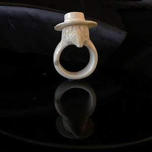 ossua-et-acroamata-jewelery-gothic-goth-mythology-spirit-spirituality-medieval-memento-mori-skulls-bone-hand-craved-antler-deerantler-Black-Death-Ring