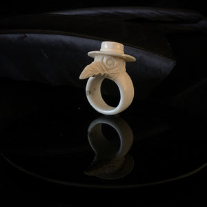 ossua-et-acroamata-jewelery-gothic-goth-mythology-spirit-spirituality-medieval-memento-mori-skulls-bone-hand-craved-antler-deerantler-Black-Death-Ring
