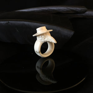 ossua-et-acroamata-jewelery-gothic-goth-mythology-spirit-spirituality-medieval-memento-mori-skulls-bone-hand-craved-antler-deerantler-Black-Death-Ring