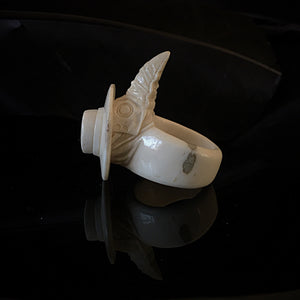 ossua-et-acroamata-jewelery-gothic-goth-mythology-spirit-spirituality-medieval-memento-mori-skulls-bone-hand-craved-antler-deerantler-Black-Death-Ring