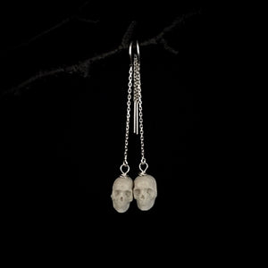 ossua-et-acroamata-jewelery-gothic-goth-mythology-spirit-spirituality-medieval-memento-mori-skulls-ear-rings-bone-hand-craved-antler-deerantler-Skull-Earrings