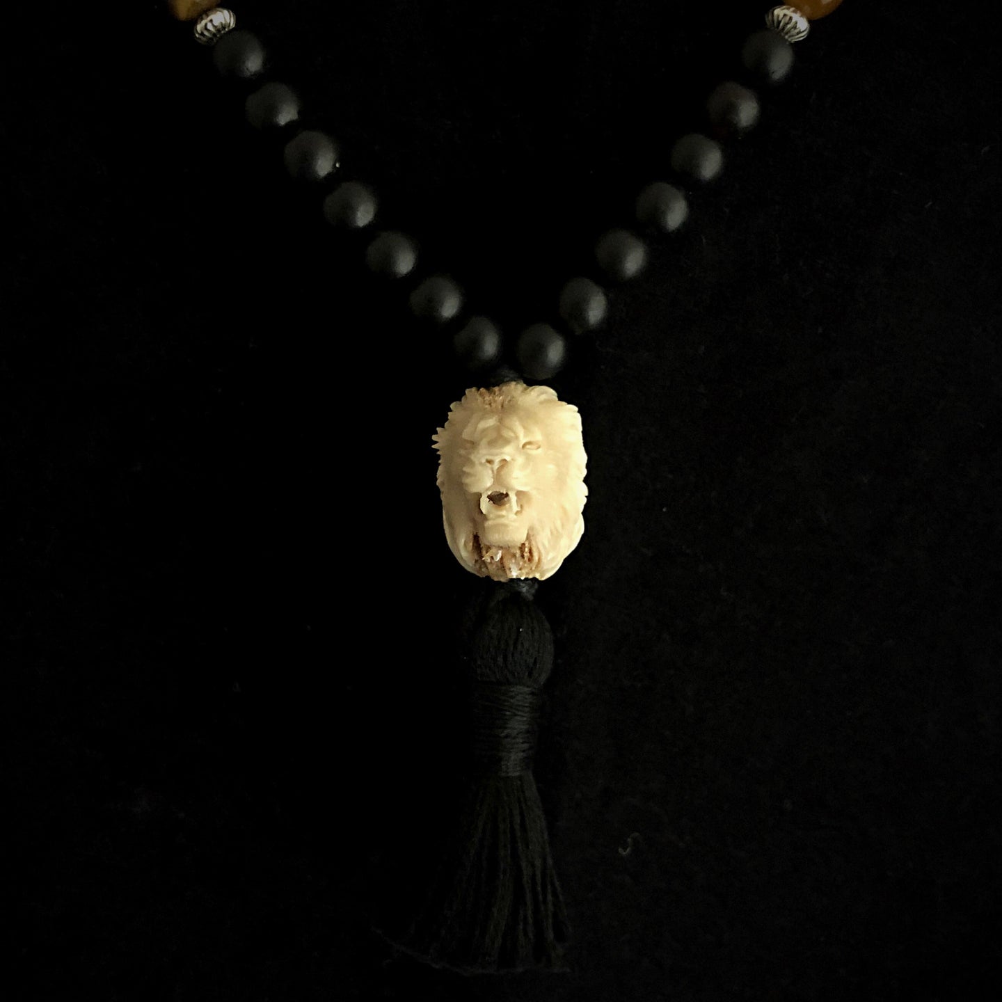 ossua-et-acroamata-jewelery-gothic-goth-mythology-spirituality-mysticism-memento-mori-bone-hand-craved-gemstones-beads-antler-deerantler-Fearless-Mala-Necklace