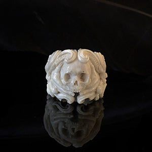ossua-et-acroamata-jewelery-gothic-goth-norse-mythology-memento-mori-bone-hand-craved-antler-deerantler-Victorian-Skull-Ring