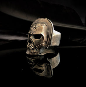 ossua-et-acroamata-jewelery-movie-props-trivia-gothic-goth-gothic-HBI-DC-memento-mori-sterling-silver-925-Peacemaker-Ring