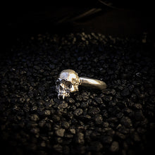Load image into Gallery viewer, ossua-et-acroamata-jewelery-movie-props-trivia-gothic-goth-gothic-memento-mori-sterling-silver-925-Vampyre-stacker-ring