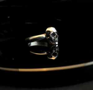 ossua-et-acroamata-jewelery-movie-props-trivia-gothic-goth-gothic-memento-mori-sterling-silver-925-full-skull-stacker-ring