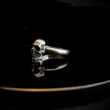 Load image into Gallery viewer, ossua-et-acroamata-jewelery-movie-props-trivia-gothic-goth-gothic-memento-mori-sterling-silver-925-full-skull-stacker-ring